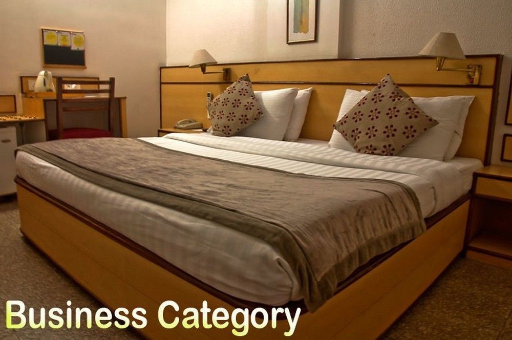 Hotel Swati Deluxe Delhi  Oda fotoğraf